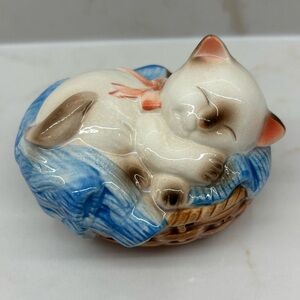 Vintage Avon Sleeping Cat Kitten in Basket Potpourri Diffuser Holder 1984